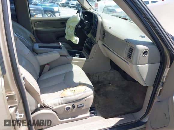 2005 Chevrolet Suburban LT with VIN 1GNEC16Z75J117611, listed as a IAAI auction lot 41946614 with 273,541 mi miles and . Bid and sale history available at DreamBid. Image 5.