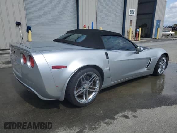 2005 Chevrolet Corvette с VIN 1G1YY34U655114646, выставлен на аукционе Copart как лот 51330415 с пробегом 34 154 миль миль и Чистый • Clean title. История ставок и продаж доступна на DreamBid. Изображение 3.