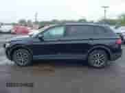 2021 Volkswagen Tiguan S z VIN 3VV0B7AX3MM031908, wystawiony jako IAAI lot #42504384 z przebiegiem 42 510 mil mil oraz . Historia ofert i sprzedaży dostępna na DreamBid. Obrazek 14.