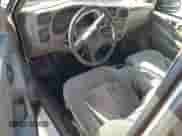 2002 Chevrolet S-10 LS с VIN 1GCCS19W528185316, выставлен на аукционе Copart как лот 85151185 с пробегом Не указан миль и Списание • Salvage title. История ставок и продаж доступна на DreamBid. Изображение 8.