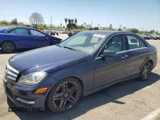2013 Mercedes-Benz C 250 Sport с VIN WDDGF4HB4DA777958, выставлен на аукционе Copart как лот 57070705 с пробегом 167 482 миль миль и Списание • Salvage title. История ставок и продаж доступна на DreamBid. Изображение 1.