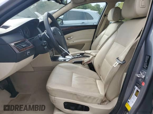 2010 BMW 5 Series 528i xDrive z VIN WBANV1C52AC446068, wystawiony jako Copart lot #71206885 z przebiegiem 185 240 mil mil oraz Szkoda całkowita • Salvage title. Historia ofert i sprzedaży dostępna na DreamBid. Obrazek 7.