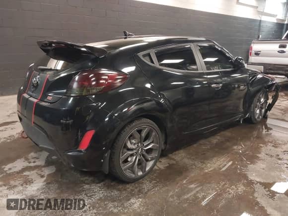2015 Hyundai Veloster RE:FLEX with VIN KMHTC6AD2FU223615, listed as a IAAI auction lot 41388773 with 111,381 mi miles and . Bid and sale history available at DreamBid. Image 4.