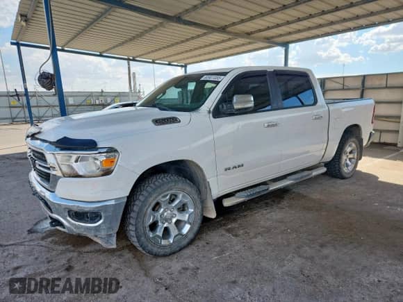 2020 Ram 1500 Lone Star z VIN 1C6SRFFT9LN350518, wystawiony jako Copart lot #80907055 z przebiegiem 77 428 mil mil oraz Czysty tytuł • Clean title. Historia ofert i sprzedaży dostępna na DreamBid. Obrazek 1.