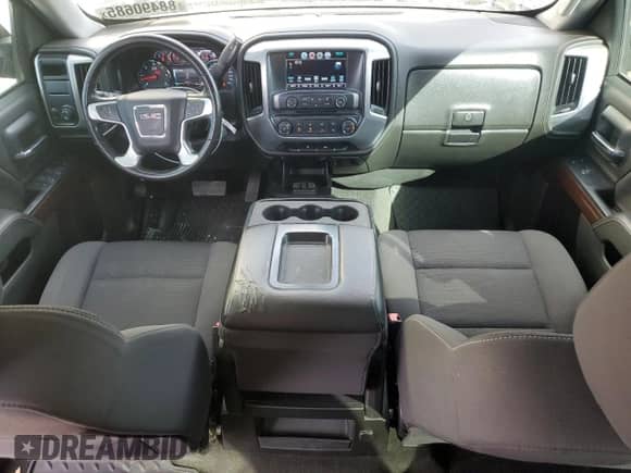 2018 GMC Sierra 1500 SLE z VIN 3GTP1MEC3JG299972, wystawiony jako Copart lot #88490685 z przebiegiem 85 111 mil mil oraz Szkoda całkowita • Salvage title. Historia ofert i sprzedaży dostępna na DreamBid. Obrazek 8.