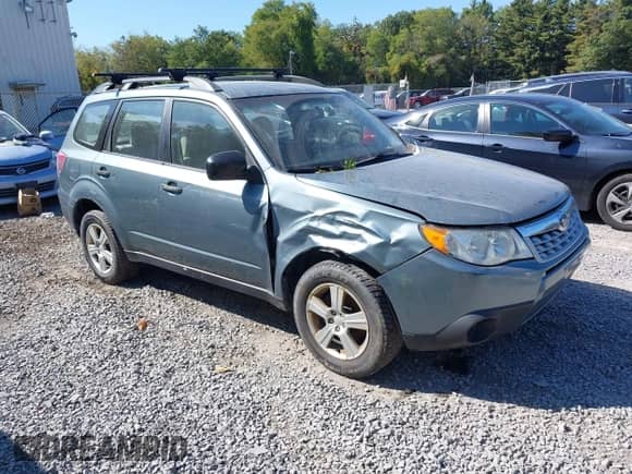 2013 Subaru Forester X z VIN JF2SHABC2DH409110, wystawiony jako IAAI lot #43334890 z przebiegiem 204 069 mil mil oraz . Historia ofert i sprzedaży dostępna na DreamBid. Obrazek 1.