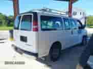 2005 Chevrolet Express Passenger z VIN 1GNFG15X151106869, wystawiony jako IAAI lot #42757318 z przebiegiem 102 844 mil mil oraz . Historia ofert i sprzedaży dostępna na DreamBid. Obrazek 4.