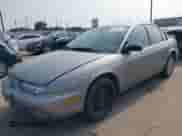 1999 Saturn SL z VIN 1G8ZK5274XZ319152, wystawiony jako IAAI lot #42315756 z przebiegiem Nie podano mil oraz . Historia ofert i sprzedaży dostępna na DreamBid. Obrazek 2.