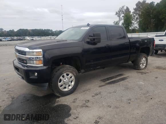2015 Chevrolet Silverado 2500HD LTZ z VIN 1GC1KWE85FF110953, wystawiony jako Copart lot #86482915 z przebiegiem 210 488 mil mil oraz Czysty tytuł • Clean title. Historia ofert i sprzedaży dostępna na DreamBid. Obrazek 1.