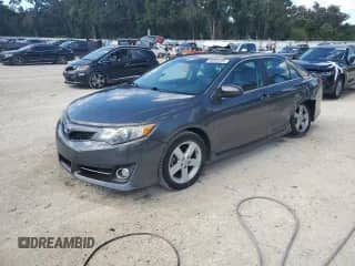 2012 Toyota Camry L z VIN 4T1BF1FK9CU160411, wystawiony jako Copart lot #86804265 z przebiegiem 132 949 mil mil oraz Szkoda całkowita • Salvage title. Historia ofert i sprzedaży dostępna na DreamBid. Obrazek 1.