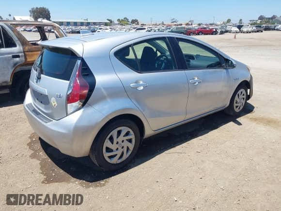 2016 Toyota Prius One z VIN JTDKDTB31G1125650, wystawiony jako IAAI lot #42906236 z przebiegiem 111 574 mil mil oraz . Historia ofert i sprzedaży dostępna na DreamBid. Obrazek 4.