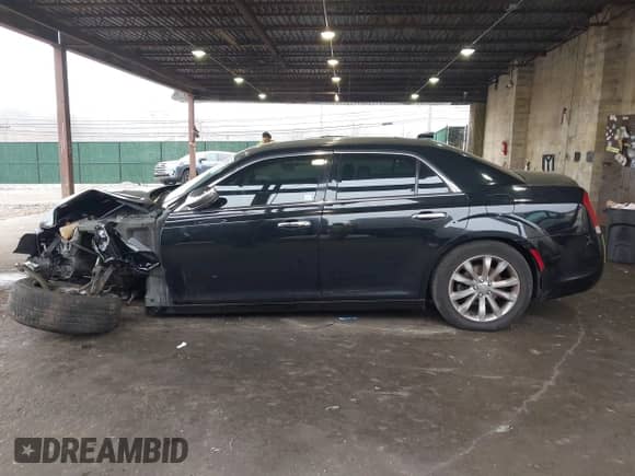 2017 Chrysler 300 C с VIN 2C3CCAKG5HH566624, выставлен на аукционе IAAI как лот 41887332 с пробегом 102 001 миль миль и . История ставок и продаж доступна на DreamBid. Изображение 15.