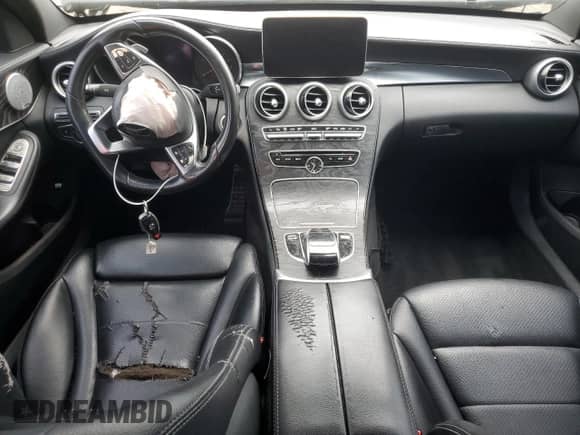 2015 Mercedes-Benz C 300 Luxury z VIN 55SWF4KB1FU051790, wystawiony jako Copart lot #68688765 z przebiegiem Nie podano mil oraz Szkoda całkowita • Salvage title. Historia ofert i sprzedaży dostępna na DreamBid. Obrazek 8.