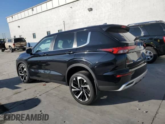2022 Mitsubishi Outlander SE with VIN JA4J4UA80NZ036367, listed as a Copart auction lot 81323985 with 38,663 mi miles and Salvage title. Bid and sale history available at DreamBid. Image 2.