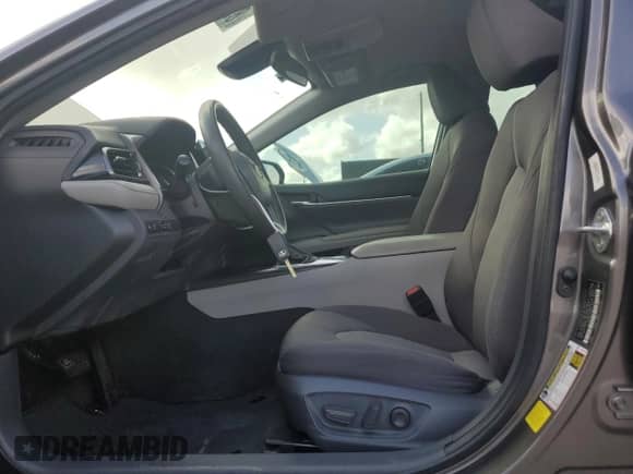 2021 Toyota Camry LE z VIN 4T1C11AKXMU473804, wystawiony jako Copart lot #85152085 z przebiegiem 192 041 mil mil oraz Nie do naprawy • Non repairable. Historia ofert i sprzedaży dostępna na DreamBid. Obrazek 7.