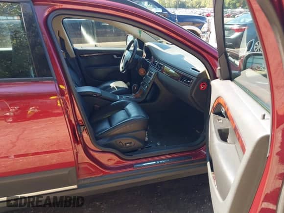 2008 Volvo XC70 with VIN YV4BZ982281016891, listed as a IAAI auction lot 43068428 with 198,035 mi miles and . Bid and sale history available at DreamBid. Image 5.