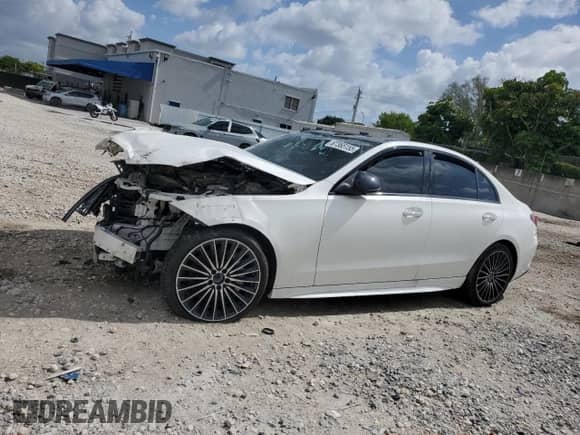 2024 Mercedes-Benz C 300 z VIN W1KAF4GB8RR226237, wystawiony jako Copart lot #67365155 z przebiegiem Nie podano mil oraz Nie do naprawy • Non repairable. Historia ofert i sprzedaży dostępna na DreamBid. Obrazek 1.