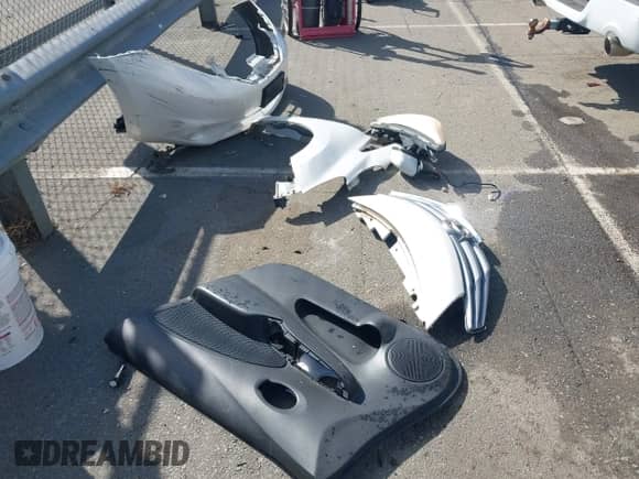 2014 Nissan Note SV z VIN 3N1CE2CPXEL368489, wystawiony jako IAAI lot #43102730 z przebiegiem 169 645 mil mil oraz . Historia ofert i sprzedaży dostępna na DreamBid. Obrazek 12.