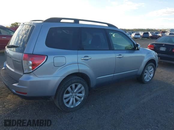 2012 Subaru Forester X Premium z VIN JF2SHADC7CH460727, wystawiony jako IAAI lot #43337416 z przebiegiem 212 232 mil mil oraz . Historia ofert i sprzedaży dostępna na DreamBid. Obrazek 4.