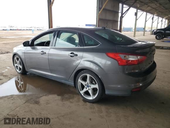 2014 Ford Focus Titanium z VIN 1FADP3J21EL300155, wystawiony jako Copart lot #86535845 z przebiegiem 100 737 mil mil oraz Czysty tytuł • Clean title. Historia ofert i sprzedaży dostępna na DreamBid. Obrazek 2.