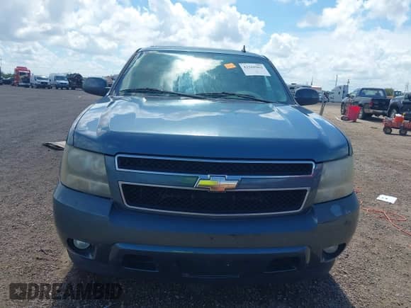 2010 Chevrolet Suburban LT z VIN 1GNUCJE01AR142336, wystawiony jako IAAI lot #42569262 z przebiegiem 298 479 mil mil oraz . Historia ofert i sprzedaży dostępna na DreamBid. Obrazek 12.