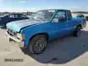 1995 Nissan Frontier XE z VIN 1N6HD16S9SC453005, wystawiony jako Copart lot #72098714 z przebiegiem 137 004 mil mil oraz Czysty tytuł • Clean title. Historia ofert i sprzedaży dostępna na DreamBid. Obrazek 1.