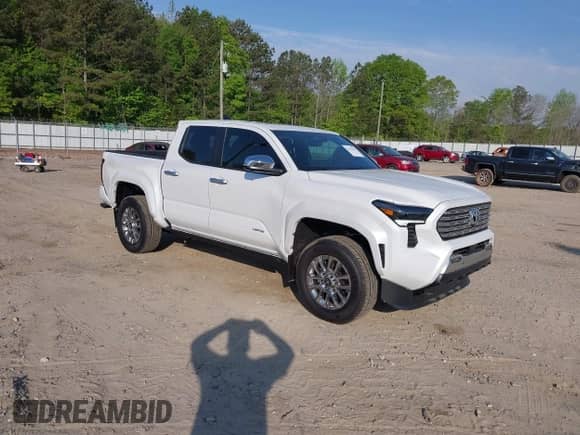 2025 Toyota Tacoma SR z VIN 3TYLB5JN7ST065169, wystawiony jako IAAI lot #42017807 z przebiegiem 247 mil mil oraz . Historia ofert i sprzedaży dostępna na DreamBid. Obrazek 1.