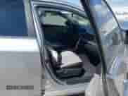 2017 Toyota Camry XLE z VIN 4T1BF1FK1HU660134, wystawiony jako IAAI lot #43300739 z przebiegiem 121 817 mil mil oraz . Historia ofert i sprzedaży dostępna na DreamBid. Obrazek 5.