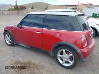 2006 MINI Hardtop with VIN WMWRC33516TK65263, listed as a IAAI auction lot 42003520 with 185,065 mi miles and . Bid and sale history available at DreamBid. Image 3.