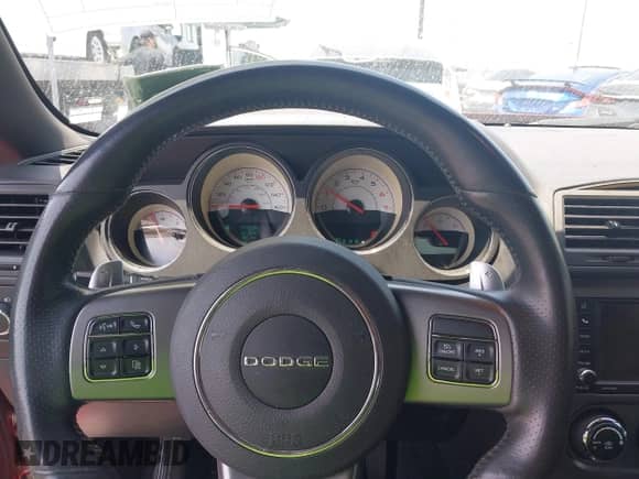 2014 Dodge Challenger R/T с VIN 2C3CDYBT1EH293275, выставлен на аукционе IAAI как лот 42425038 с пробегом 136 372 миль миль и . История ставок и продаж доступна на DreamBid. Изображение 7.