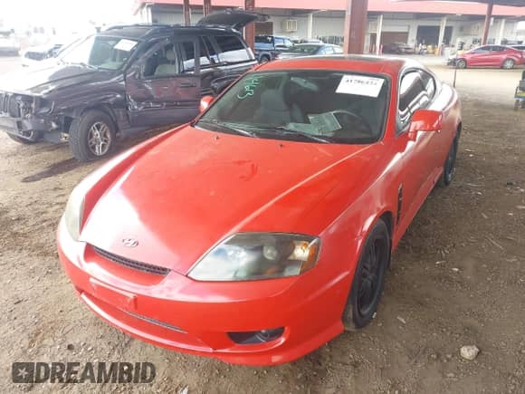 2005 Hyundai Tiburon GS z VIN KMHHM65DX5U156547, wystawiony jako IAAI lot #41786434 z przebiegiem 135 532 mil mil oraz . Historia ofert i sprzedaży dostępna na DreamBid. Obrazek 2.