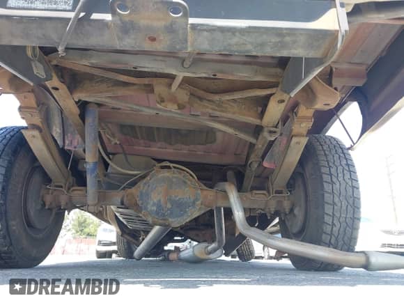 1990 Chevrolet Silverado 2500 с VIN 1GCFC24K2LE248413, выставлен на аукционе IAAI как лот 42283250 с пробегом 184 215 миль миль и . История ставок и продаж доступна на DreamBid. Изображение 17.