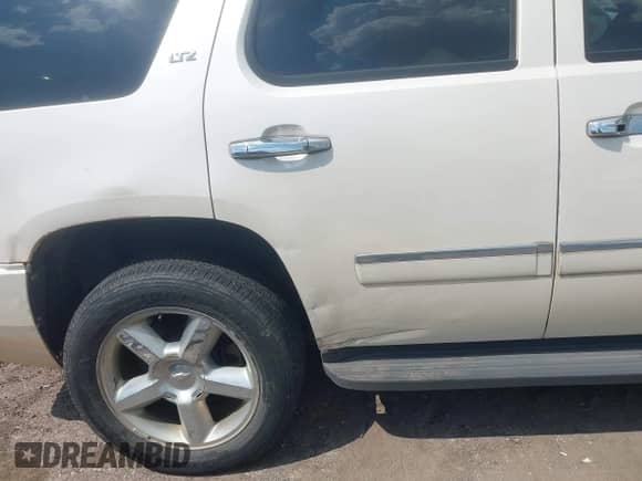 2011 Chevrolet Tahoe LTZ с VIN 1GNSCCE07BR383452, выставлен на аукционе IAAI как лот 43137193 с пробегом 219 990 миль миль и . История ставок и продаж доступна на DreamBid. Изображение 6.