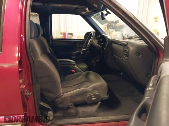 2000 Chevrolet Blazer LT с VIN 1GNDT13W1Y2358746, выставлен на аукционе IAAI как лот 41541071 с пробегом 205 532 миль миль и . История ставок и продаж доступна на DreamBid. Изображение 5.