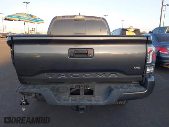 2017 Toyota Tacoma SR5 z VIN 3TMBZ5DNXHM006866, wystawiony jako IAAI lot #42889246 z przebiegiem 128 580 mil mil oraz . Historia ofert i sprzedaży dostępna na DreamBid. Obrazek 16.