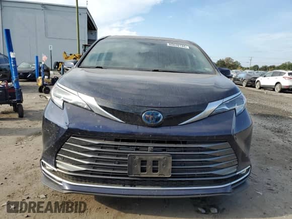 2021 Toyota Sienna Limited with VIN 5TDESKFC1MS004073, listed as a Copart auction lot 80620145 with 121,366 mi miles and Salvage title. Bid and sale history available at DreamBid. Image 5.