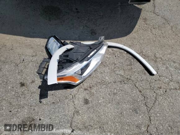 2018 Chevrolet Traverse Premier z VIN 1GNERKKW0JJ124118, wystawiony jako Copart lot #65754855 z przebiegiem 85 752 mil mil oraz Szkoda całkowita • Salvage title. Historia ofert i sprzedaży dostępna na DreamBid. Obrazek 13.