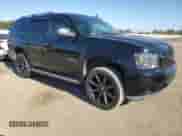 2007 Chevrolet Tahoe LS z VIN 1GNFC13C67J342545, wystawiony jako Copart lot #70907235 z przebiegiem 241 013 mil mil oraz Czysty tytuł • Clean title. Historia ofert i sprzedaży dostępna na DreamBid. Obrazek 4.