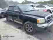 2005 Dodge Dakota SLT z VIN 1D7HE48N75S327041, wystawiony jako IAAI lot #42232145 z przebiegiem 229 467 mil mil oraz . Historia ofert i sprzedaży dostępna na DreamBid. Obrazek 1.