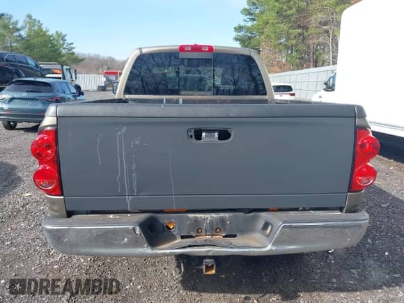 2008 Dodge 1500 SLT с VIN 1D3HA18268J107692, выставлен на аукционе IAAI как лот 41939080 с пробегом 285 519 миль миль и . История ставок и продаж доступна на DreamBid. Изображение 16.