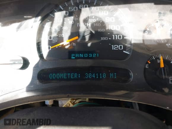 2003 Chevrolet Silverado 1500HD LS z VIN 1GCGK13U93F215987, wystawiony jako IAAI lot #41032912 z przebiegiem 304 110 mil mil oraz . Historia ofert i sprzedaży dostępna na DreamBid. Obrazek 15.