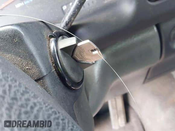 1994 Dodge 1500 z VIN 3B7HC16Y5RM513526, wystawiony jako IAAI lot #42791941 z przebiegiem 270 958 mil mil oraz . Historia ofert i sprzedaży dostępna na DreamBid. Obrazek 11.