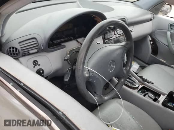 2004 Mercedes-Benz C 240 с VIN WDBRH61J04F539052, выставлен на аукционе Copart как лот 86171735 с пробегом Не указан миль и Списание • Salvage title. История ставок и продаж доступна на DreamBid. Изображение 8.