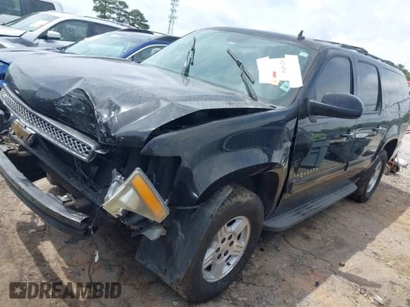 2010 Chevrolet Suburban LT z VIN 1GNUCJE06AR138587, wystawiony jako IAAI lot #42145484 z przebiegiem 283 318 mil mil oraz . Historia ofert i sprzedaży dostępna na DreamBid. Obrazek 2.