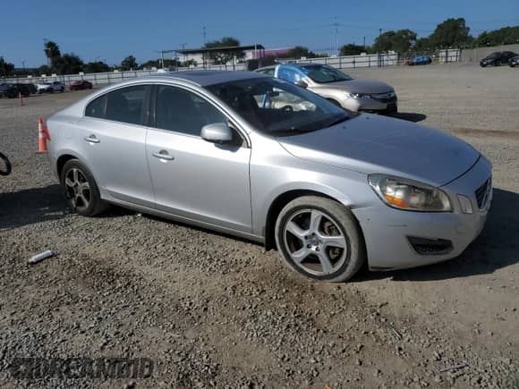 2012 Volvo S60 T5 с VIN YV1622FS1C2102533, выставлен на аукционе Copart как лот 84743595 с пробегом 124 756 миль миль и Списание • Salvage title. История ставок и продаж доступна на DreamBid. Изображение 4.