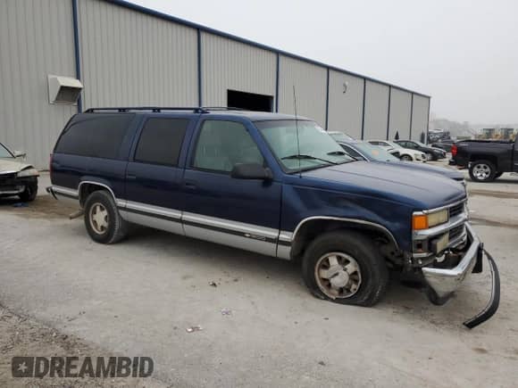 1996 Chevrolet Suburban с VIN 1GNEC16R8TJ359059, выставлен на аукционе Copart как лот 86344584 с пробегом 390 115 миль миль и Списание • Salvage title. История ставок и продаж доступна на DreamBid. Изображение 4.