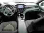 2021 Toyota Camry LE z VIN 4T1C11AK4MU604970, wystawiony jako Copart lot #68427875 z przebiegiem 41 749 mil mil oraz Szkoda całkowita • Salvage title. Historia ofert i sprzedaży dostępna na DreamBid. Obrazek 8.