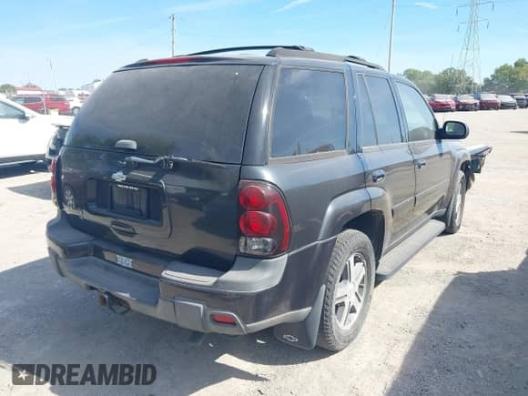 2005 Chevrolet TrailBlazer LS с VIN 1GNDT13S152271597, выставлен на аукционе IAAI как лот 43184555 с пробегом 127 575 миль миль и . История ставок и продаж доступна на DreamBid. Изображение 4.