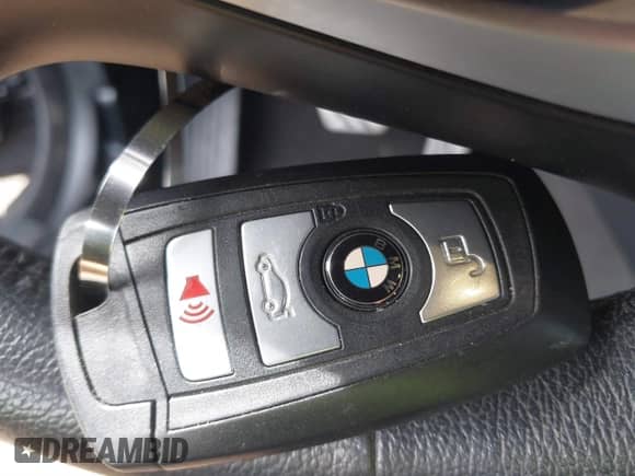 2014 BMW 4 Series 435i xDrive z VIN WBA3R5C54EK188957, wystawiony jako IAAI lot #41790183 z przebiegiem 97 981 mil mil oraz . Historia ofert i sprzedaży dostępna na DreamBid. Obrazek 11.