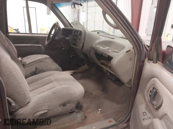 1995 GMC Sierra 1500 с VIN 2GTEC19K2S1550251, выставлен на аукционе IAAI как лот 43530279 с пробегом 357 363 миль миль и . История ставок и продаж доступна на DreamBid. Изображение 5.